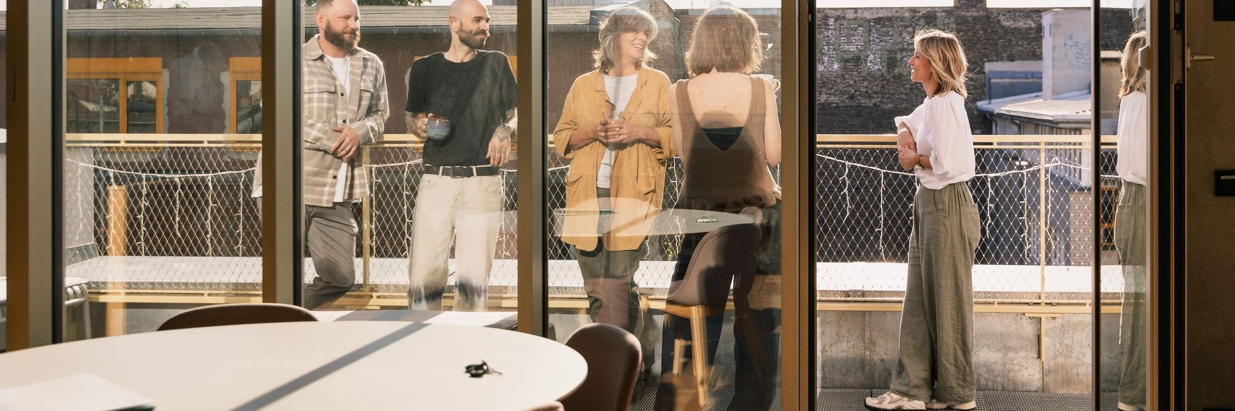 Team auf der Dachterrasse